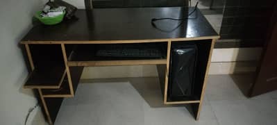 Computer Table For sale.