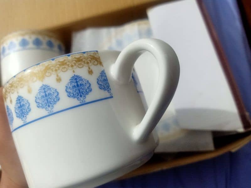 5 Tea cups with saucers. 7