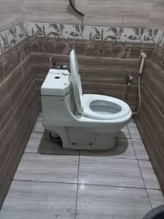 washroom seat (toilet) for sale 0
