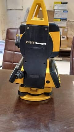 Total station CST. BERGER. Reflector less Dual battery charger