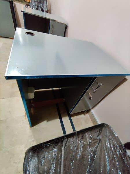 New Condition table and Chair available quantity 2