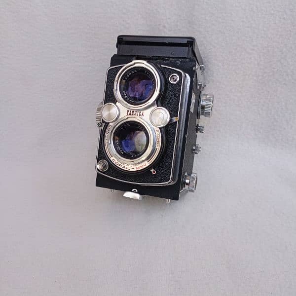 vintage Yashica camera 70 Years old Made in japen 2