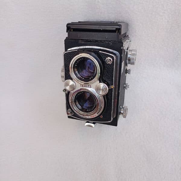 vintage Yashica camera 70 Years old Made in japen 4