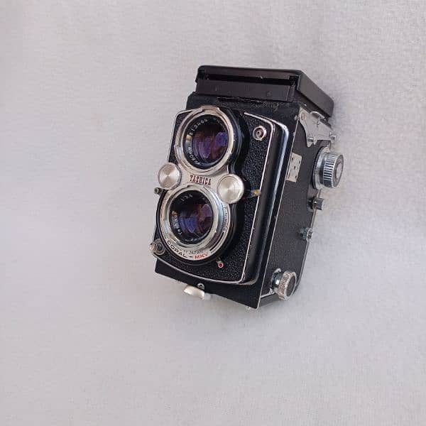 vintage Yashica camera 70 Years old Made in japen 5