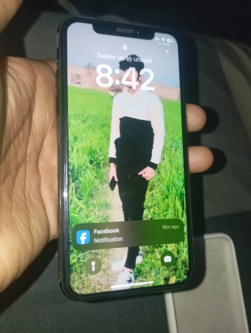 iphone X (water pack ) (10/10) condition (64gb) storage 3