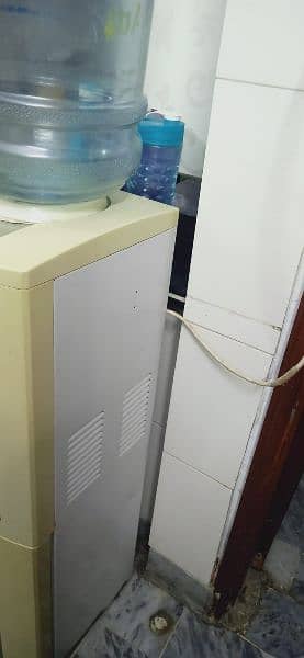 Water dispenser for sale in good condition 0