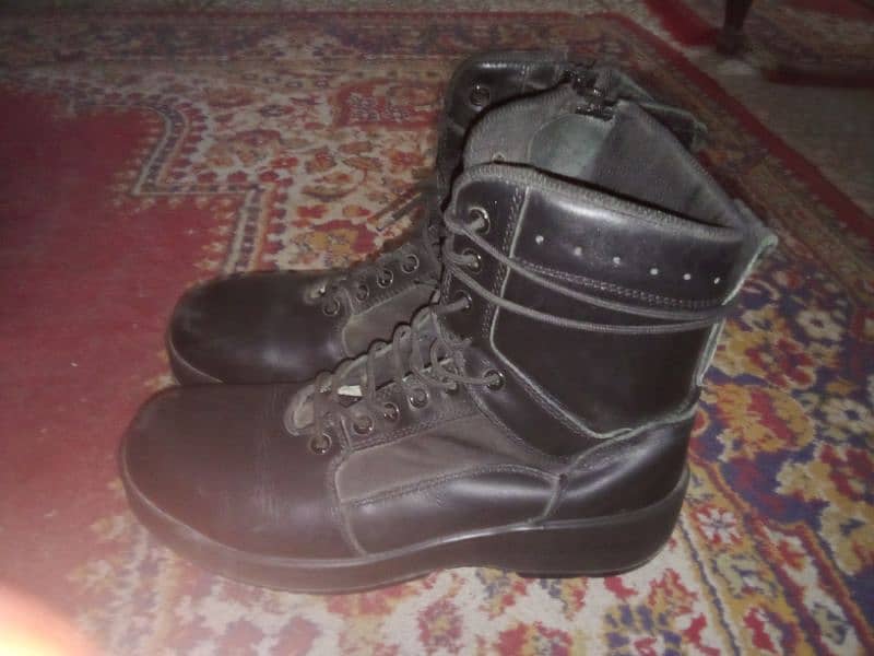 Brand new leather army boots 10/10 size 8 3