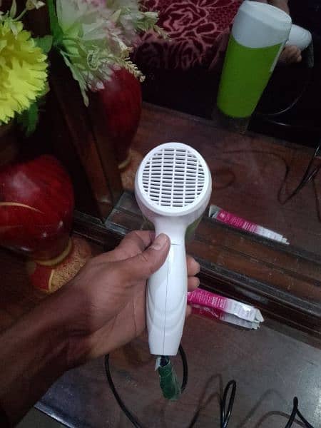 hair dryer in lush condition foldable. . . 10/8 conditions 4