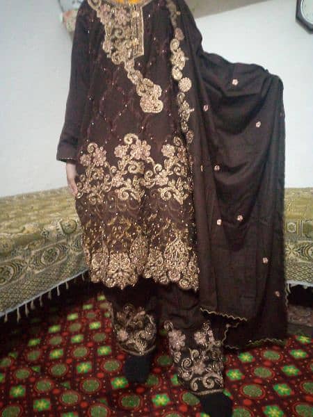 very beautiful dresses very good condition is 4