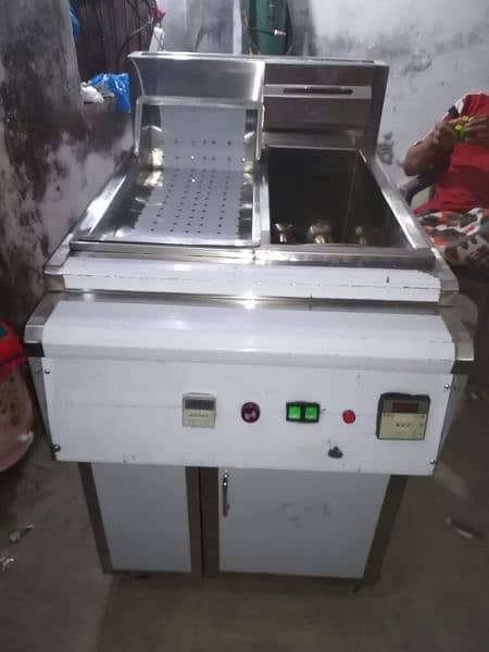Commercial deep fryer single tank 16L oil cap & China pizza oven's 9