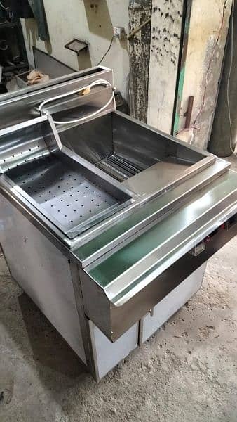 Commercial deep fryer single tank 16L oil cap & China pizza oven's 11