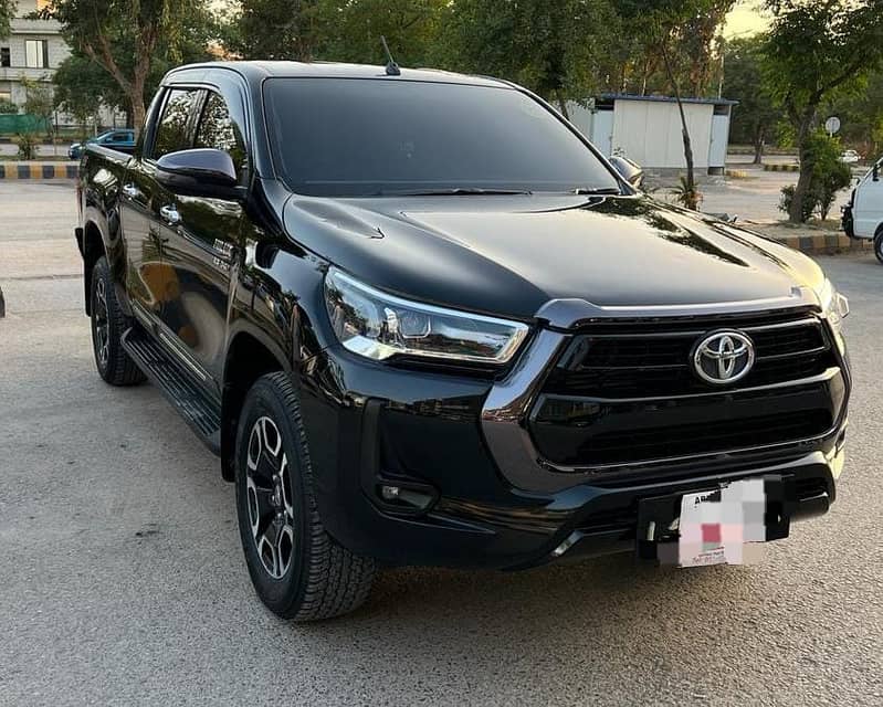 Toyota Hilux Revo V full options 2021 1