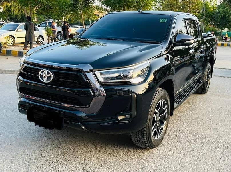 Toyota Hilux Revo V full options 2021 2