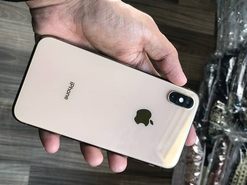 iphone xs gold  all oky just face off  4/64  time pass waly door rahy 1