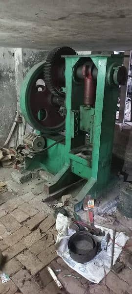 Machinery sale, working conditions power press & lathe machine. 3