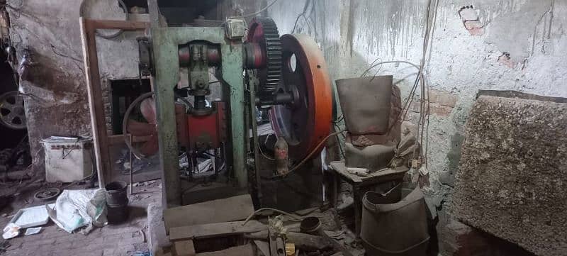 Machinery sale, working conditions power press & lathe machine. 4