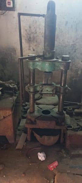 Machinery sale, working conditions power press & lathe machine. 5