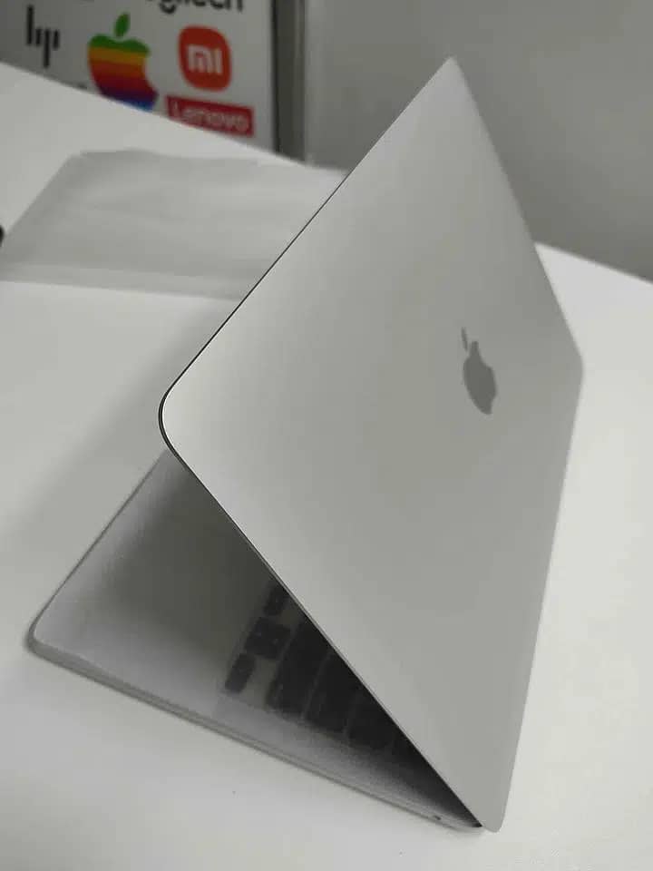 Apple MacBook Pro M2 13inch Processor M2 chip 4