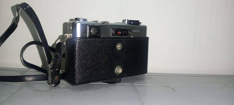 Yashica Camera Electro 35 1
