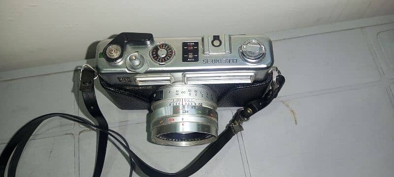 Yashica Camera Electro 35 2