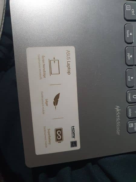 Asus Laptop AMD Ryzen 3 3200U 1