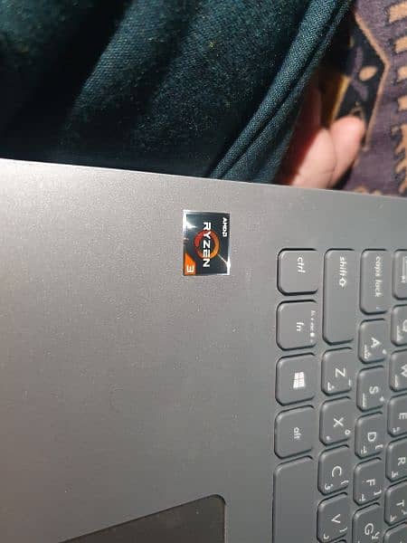 Asus Laptop AMD Ryzen 3 3200U 2