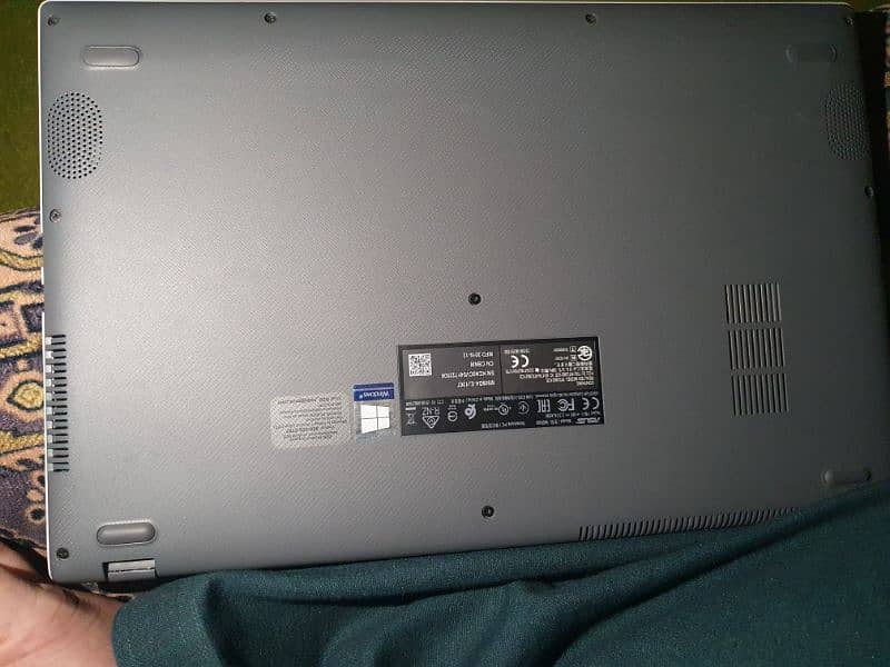 Asus Laptop AMD Ryzen 3 3200U 7