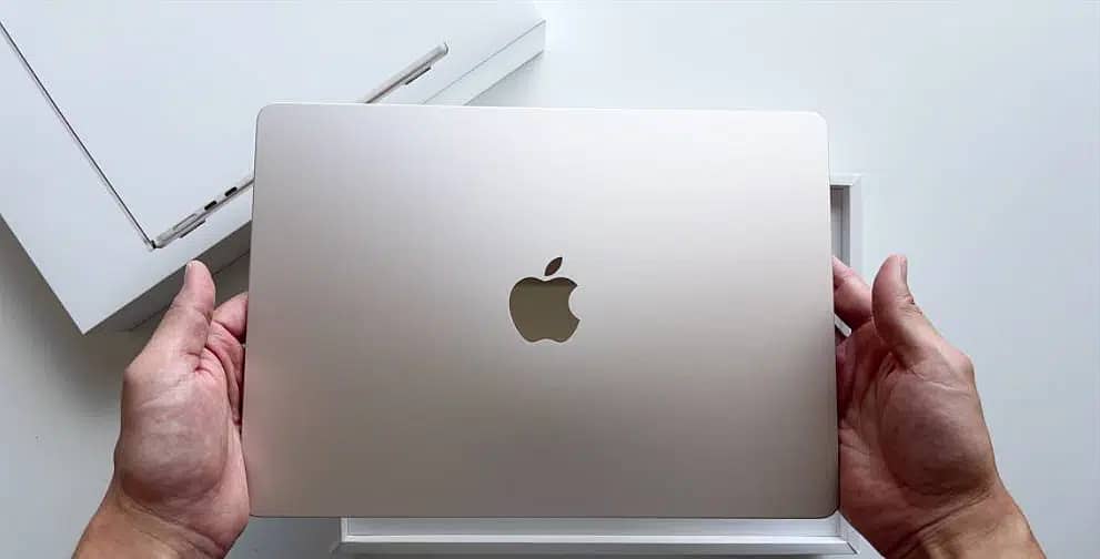 Apple Macbook Air 2022 M2 13.6" 256GB MLY33LL Midnight 9