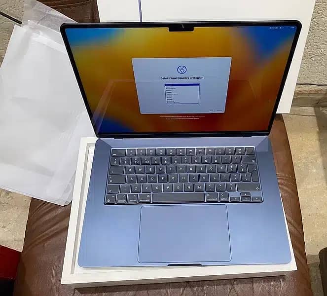 Apple Macbook Air 2022 M2 13.6" 256GB MLY33LL Midnight 2