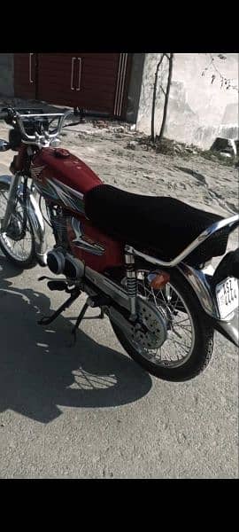 Honda 125 2023 new condition with golden no. 4444 3