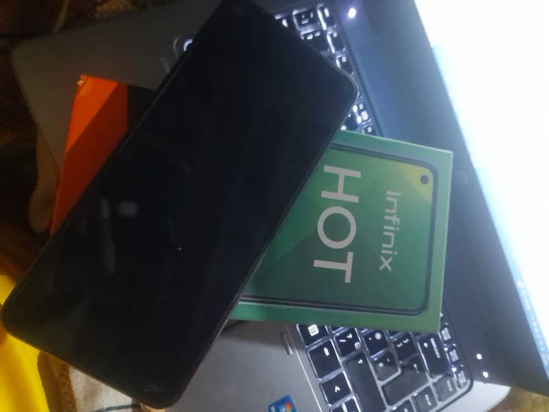 Infinix Hot 10 4/64 GB 9/10 condition with Box and orignal charger 4