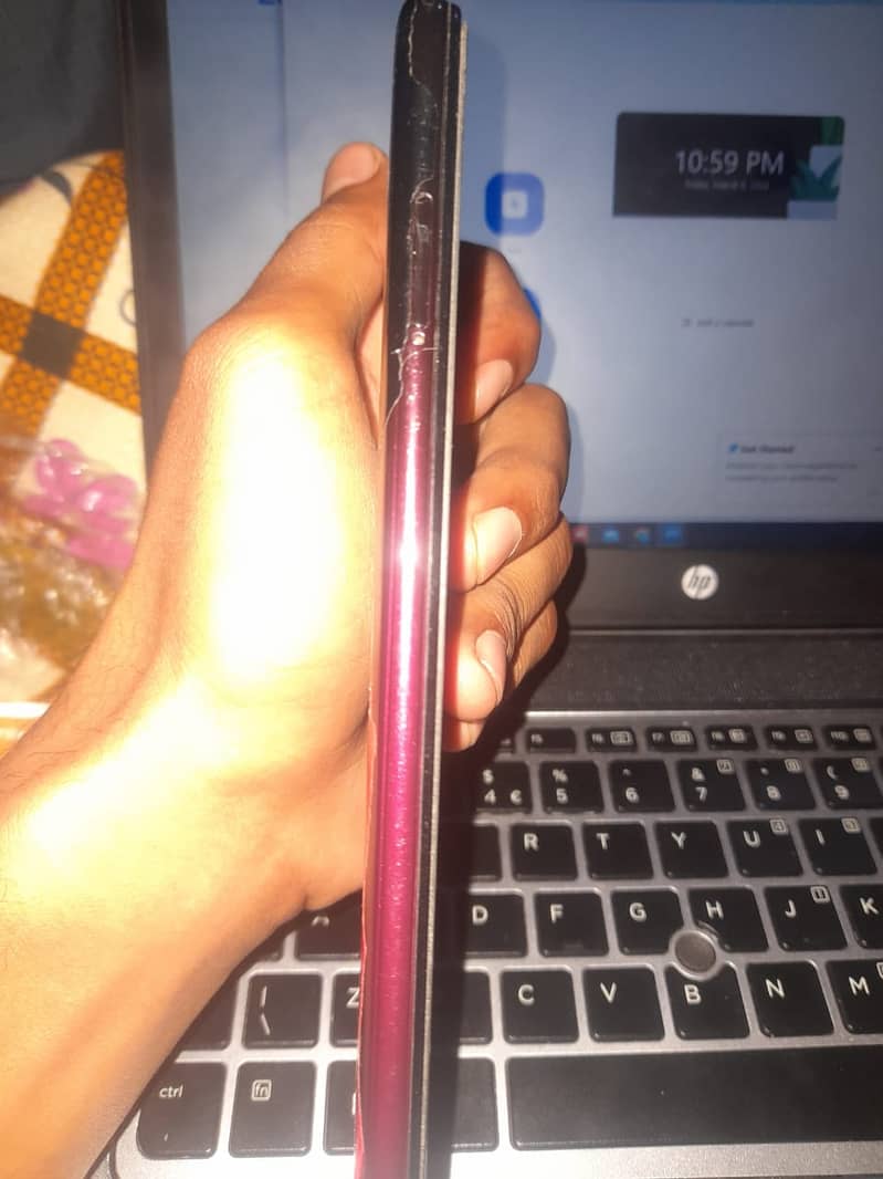Infinix Hot 10 4/64 GB 9/10 condition with Box and orignal charger 6