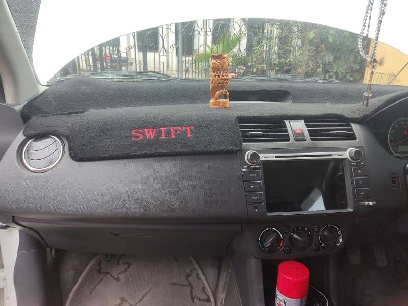 Suzuki Swift DLX 1.3  2018 4