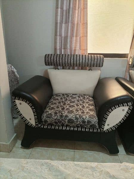 selling 5 seater sofa sets 3