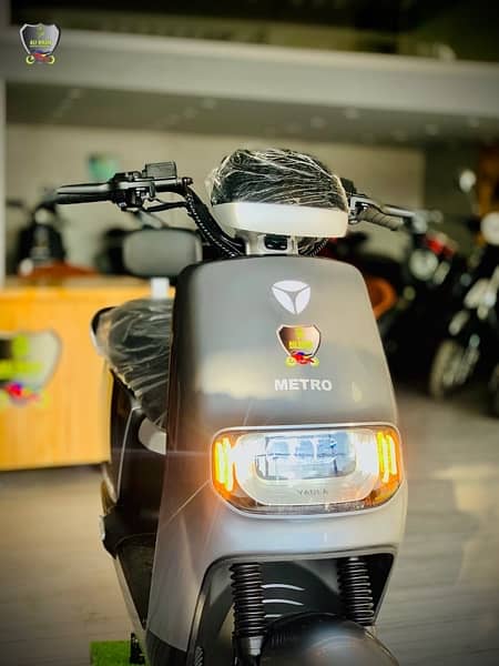 SCOOTY SCOOTER BOYS GIRLS LADY MALE METRO YADEA T9 E8S M6 THRILL EZ EV 7