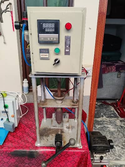 molding machine with 5 dies