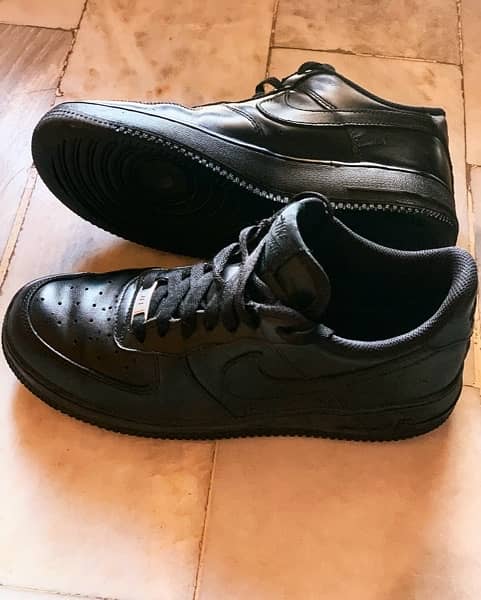 Nike shoes triple black 2