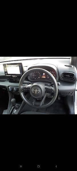 Toyota Yaris hatchback 10