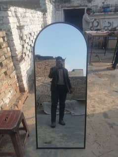 U shape mirror standing