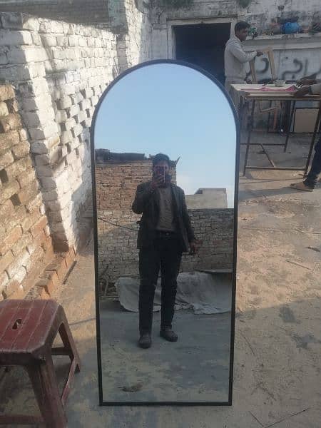 U shape mirror standing 0