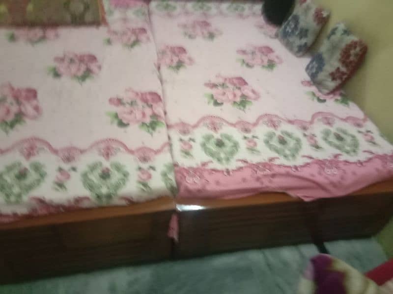 Single single bed 2 bed jallwalaye with best 2 metress 0312=69=19=722 0