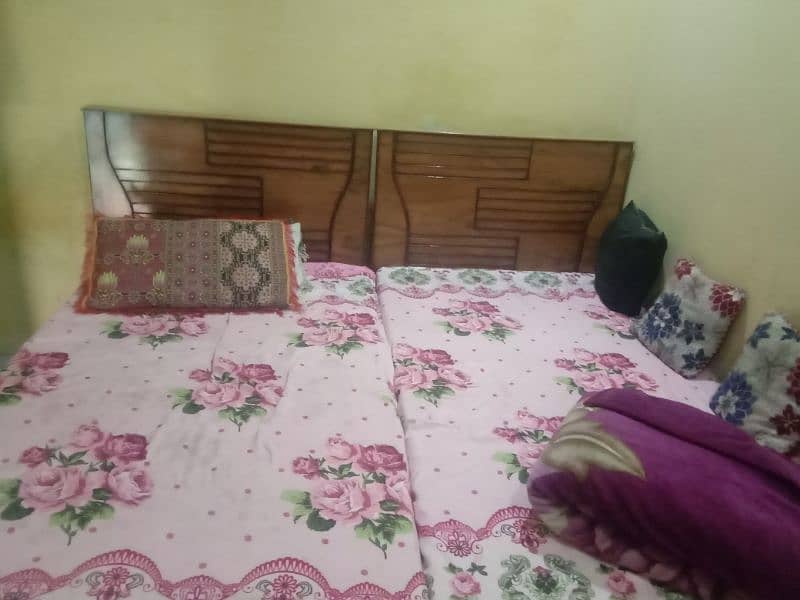 Single single bed 2 bed jallwalaye with best 2 metress 0312=69=19=722 2
