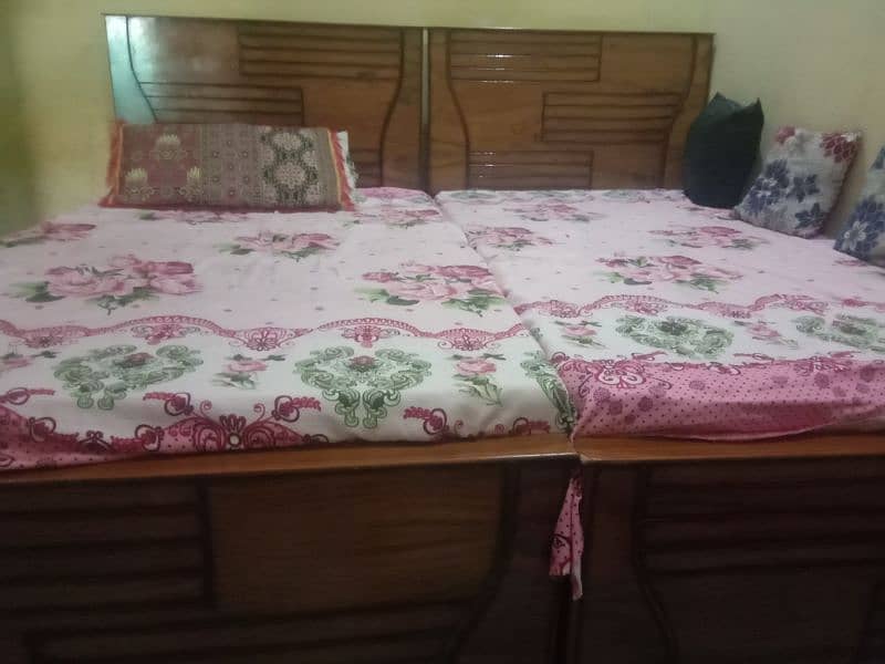 Single single bed 2 bed jallwalaye with best 2 metress 0312=69=19=722 3