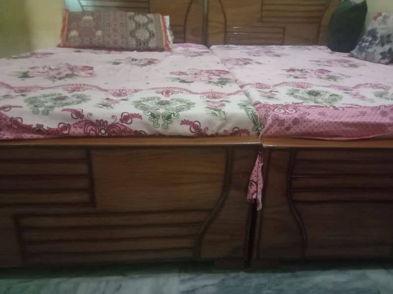 Single single bed 2 bed jallwalaye with best 2 metress 0312=69=19=722 4