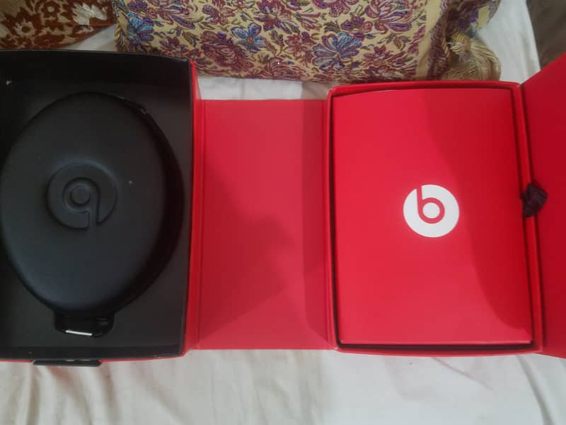 Monster Beats by Dr. Dre Studio Headphones. O3244833221. 8