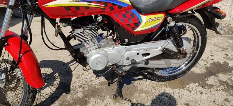 Honda Deluxe 125 Genuine condition Bick for Sale Lahore number 3