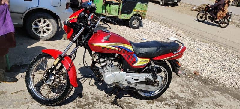 Honda Deluxe 125 Genuine condition Bick for Sale Lahore number 13