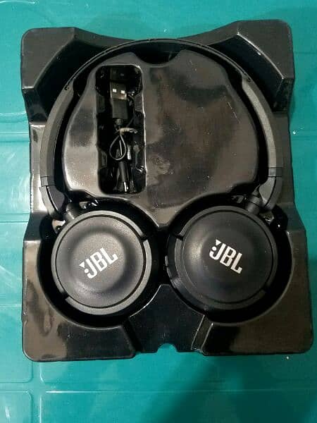 JBL Bluetooth Headphone 1