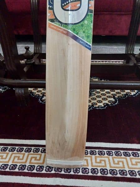 AD brand pure English willow bat with narrow grains 1