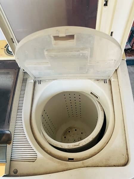 Washing Machine - Kenwood 4
